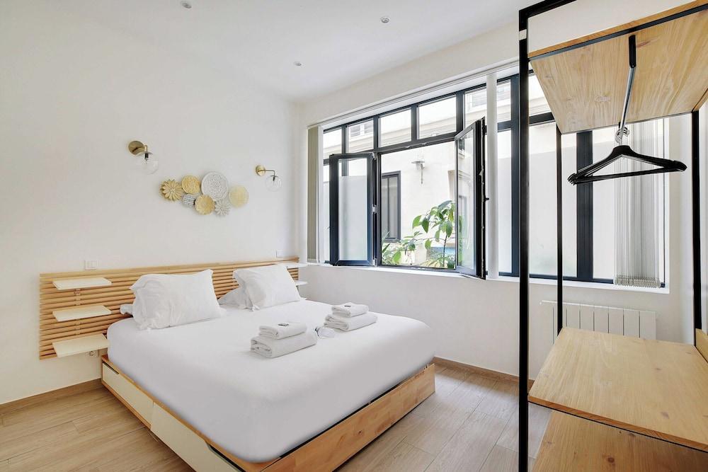Refreshing Apartment - 2br/6p - Bastille - Tap to explore photos
