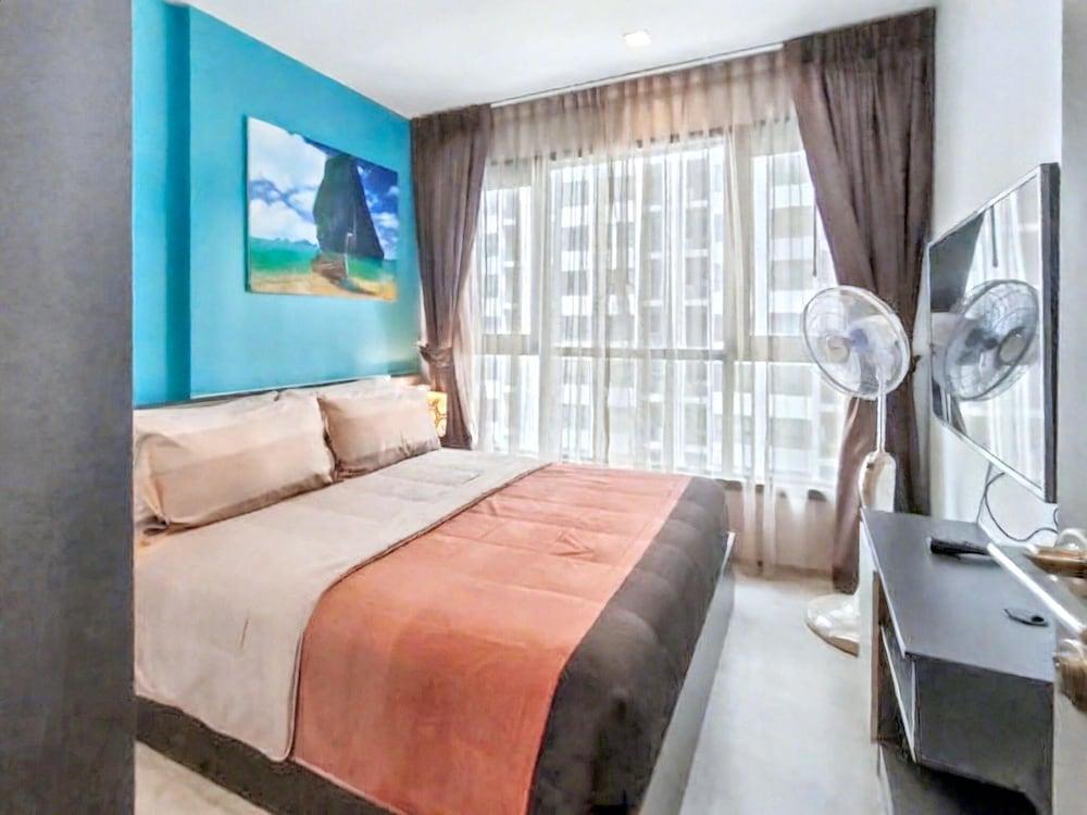 One Bedroom Condo With Pool View at The Base Near Central Festival Pattaya