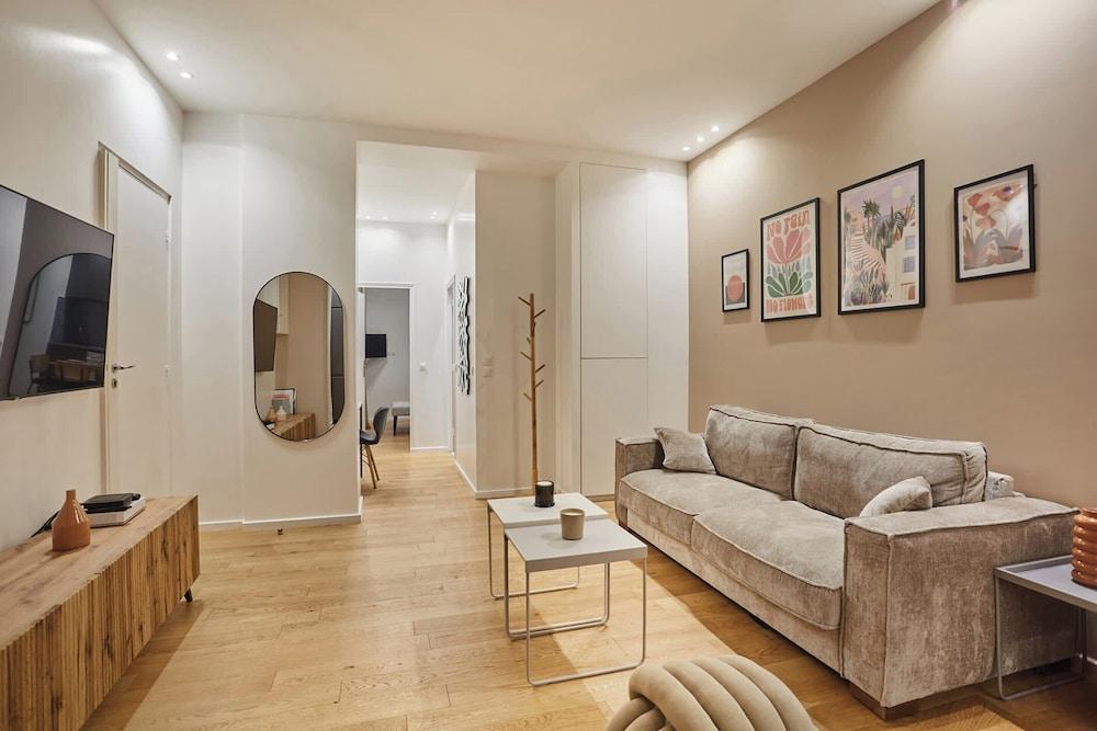Charming Apartment - Center of Paris - Tap to explore photos