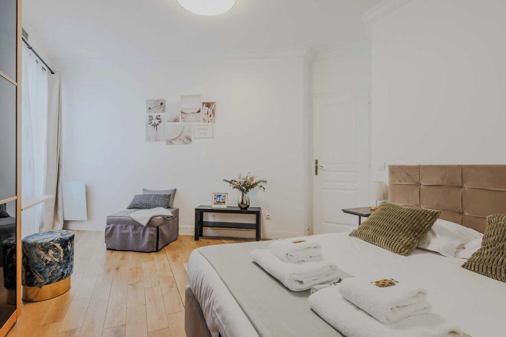 Charming Apartment - 1bd/5p - Gare du Nord - Tap to explore photos