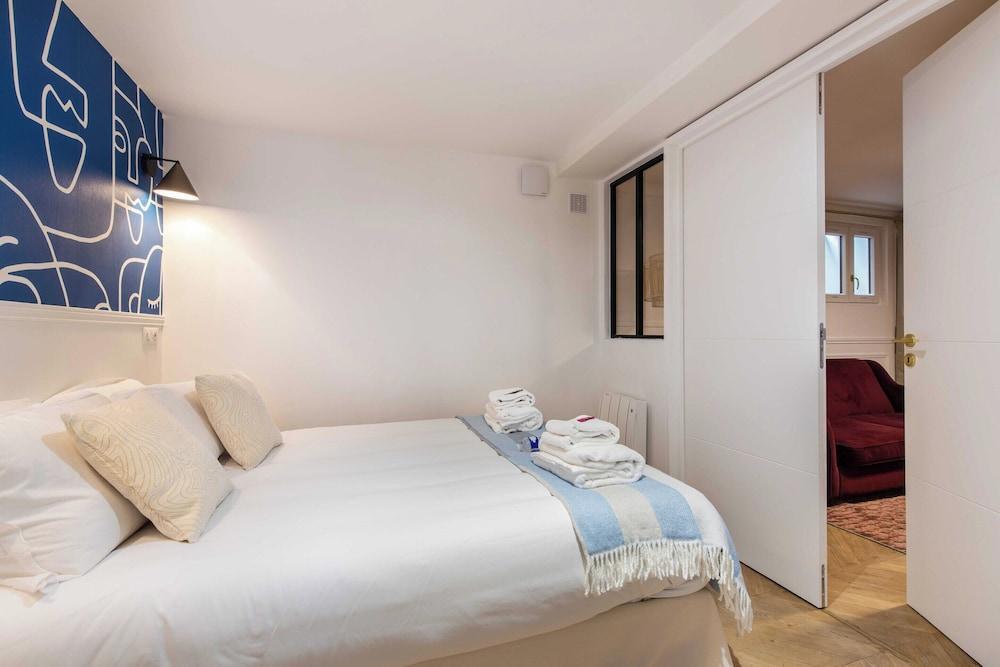 Exceptional Apartment - 3br/8p - Pigalle - Tap to explore photos
