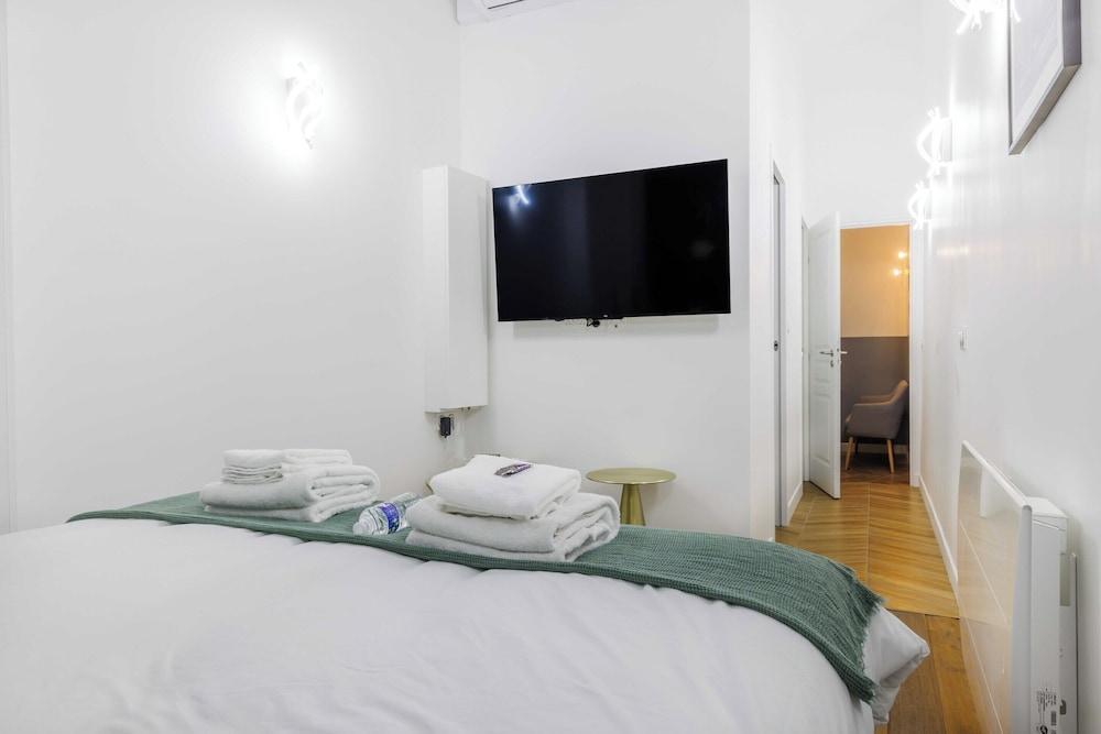 Charming Apartment 2br/6p - Gare de L'est - Tap to explore photos