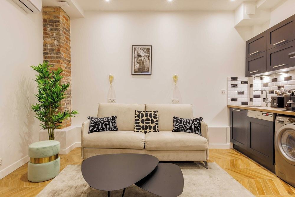 Charming Apartment 2br/6p - Gare de L'est - Tap to explore photos