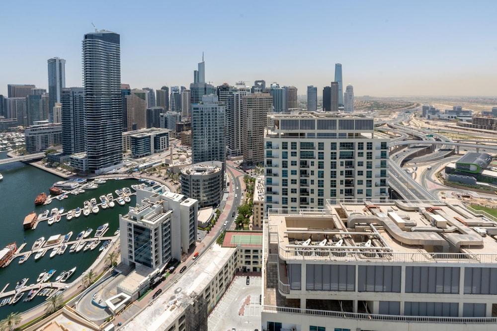 Chic 2BR w Dubai Marina Views - Tap to explore photos