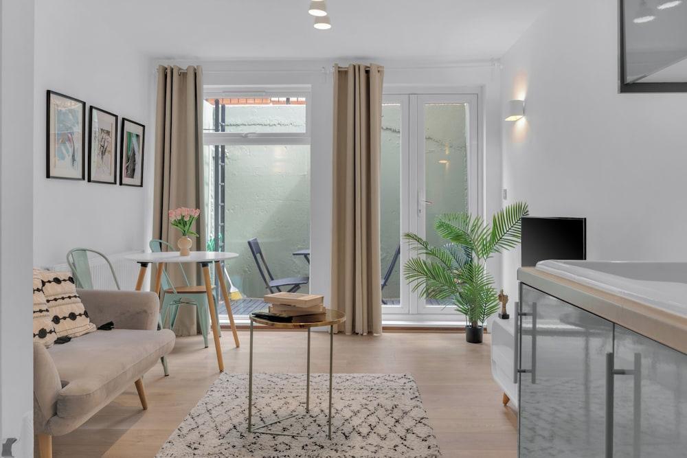 Lena Gardens Apartments Hammersmith - Tap to explore photos
