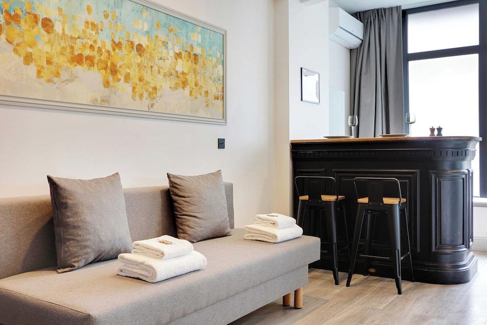 Modern Apartment - 1br/2p - Roquette - Tap to explore photos