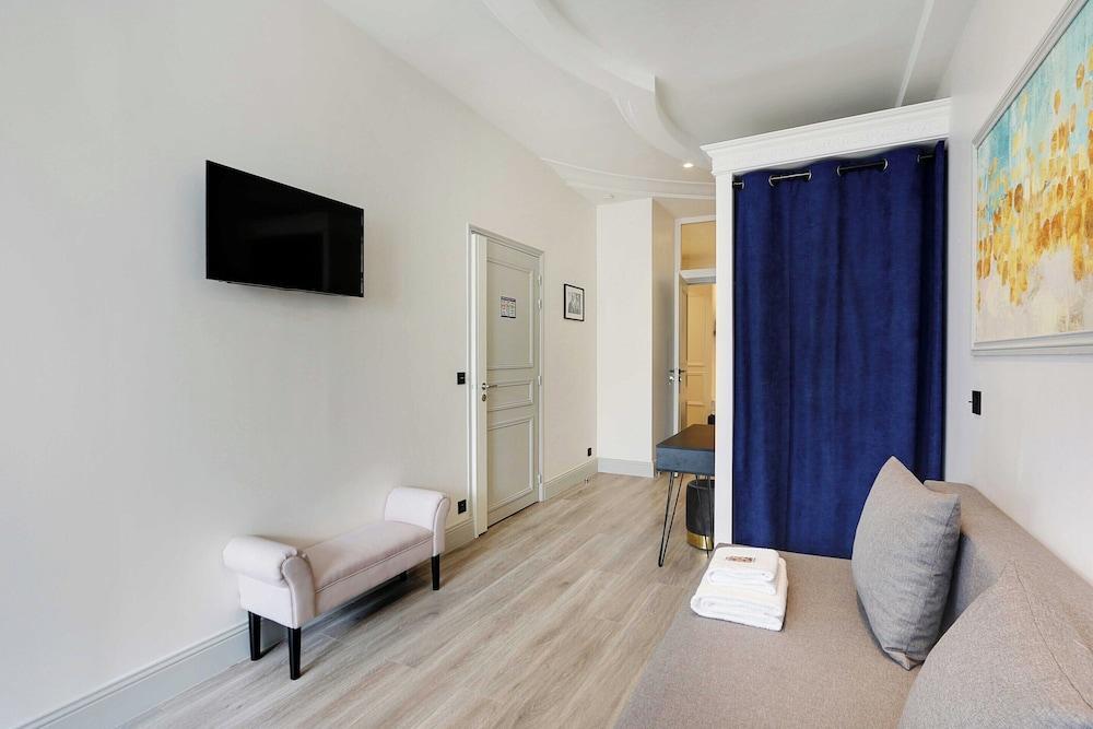 Modern Apartment - 1br/2p - Roquette - Tap to explore photos