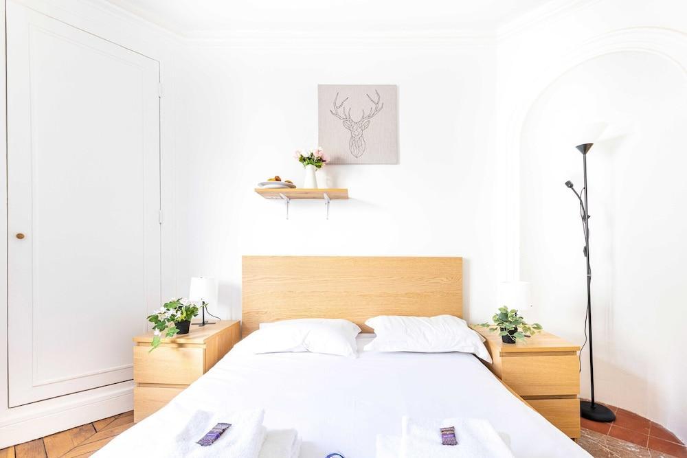 Charming Apartment - 2br/4p - Bonne-nouvelle - Tap to explore photos