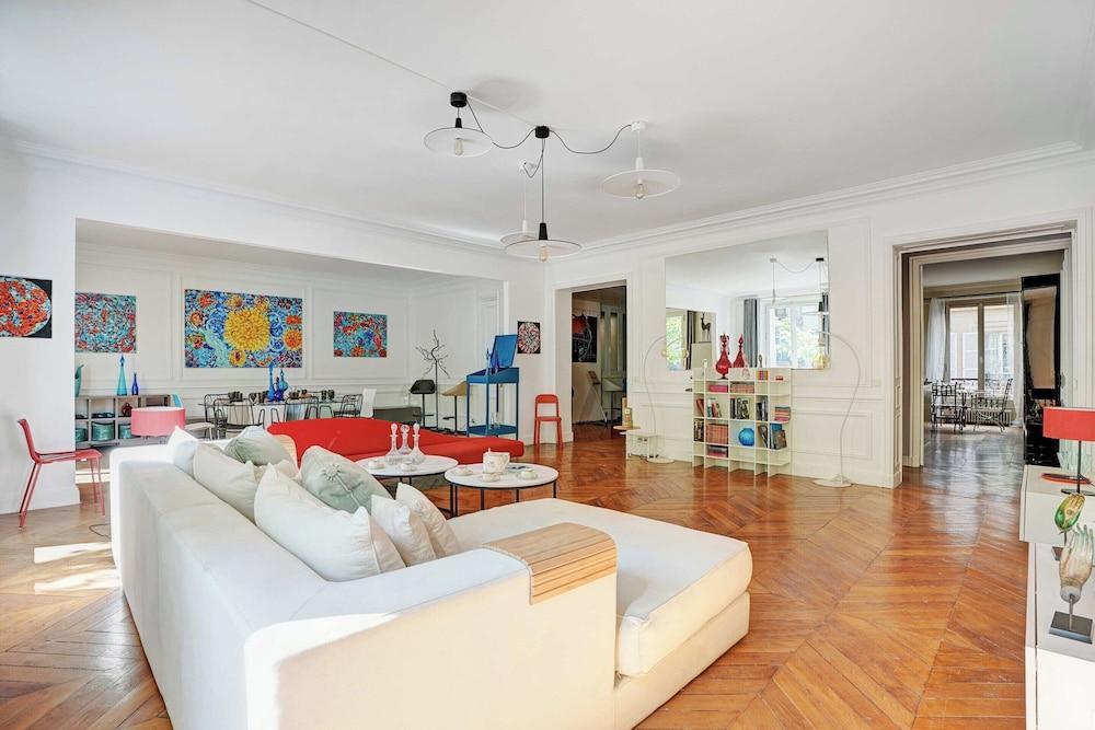 Charming Apartment - 4BR -10p- Madeleine - Tap to explore photos