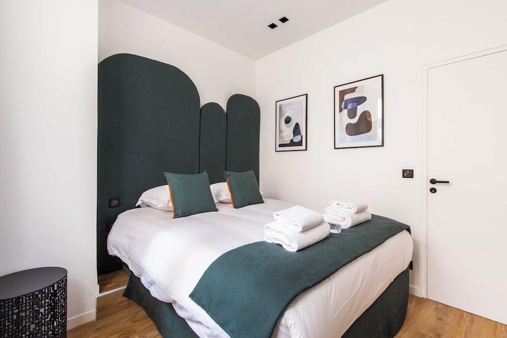 Intimate Apartment- 2br/6p - Porte Saint-denis - Tap to explore photos