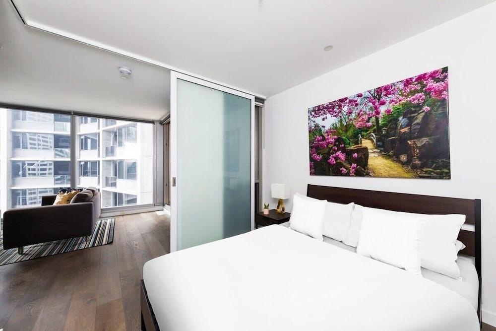 A Modern CBD Apt Right Next to Southern Cross - Tap to explore photos