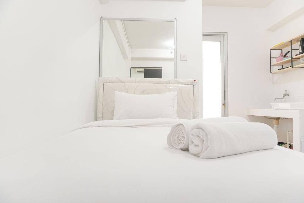 Good And Nice Studio At Green Bay Pluit Apartment Room Type - Deluxe Studio