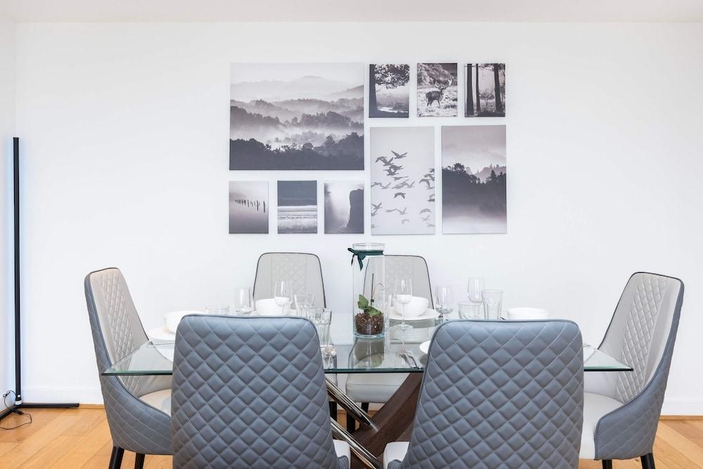 Waterside Bliss Executive Apartment - Tap to explore photos