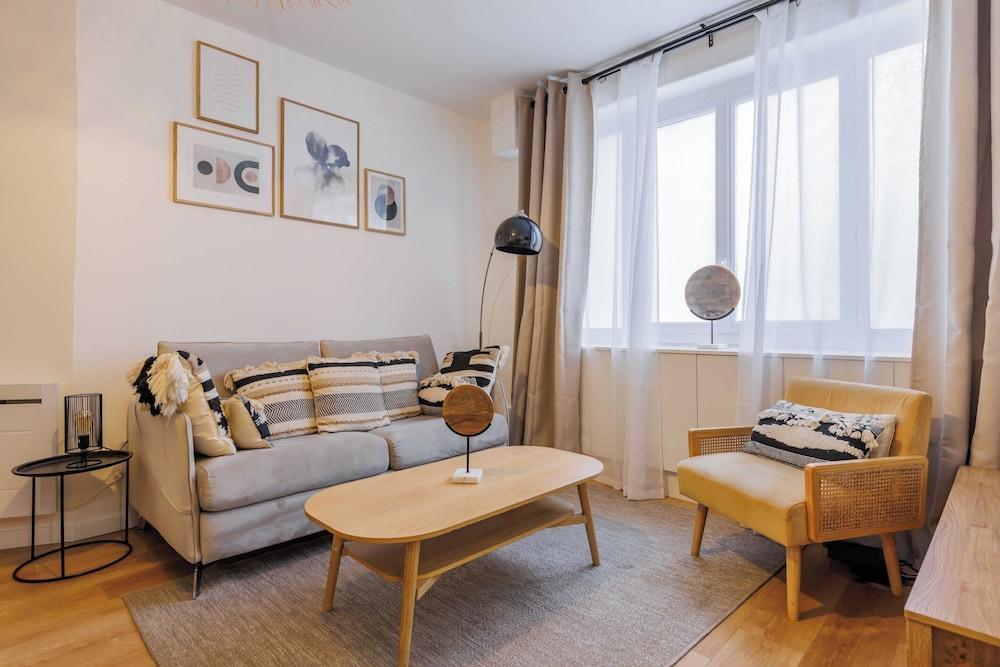 Modern Apartment - 2br/6p - Canal St-martin - Tap to explore photos
