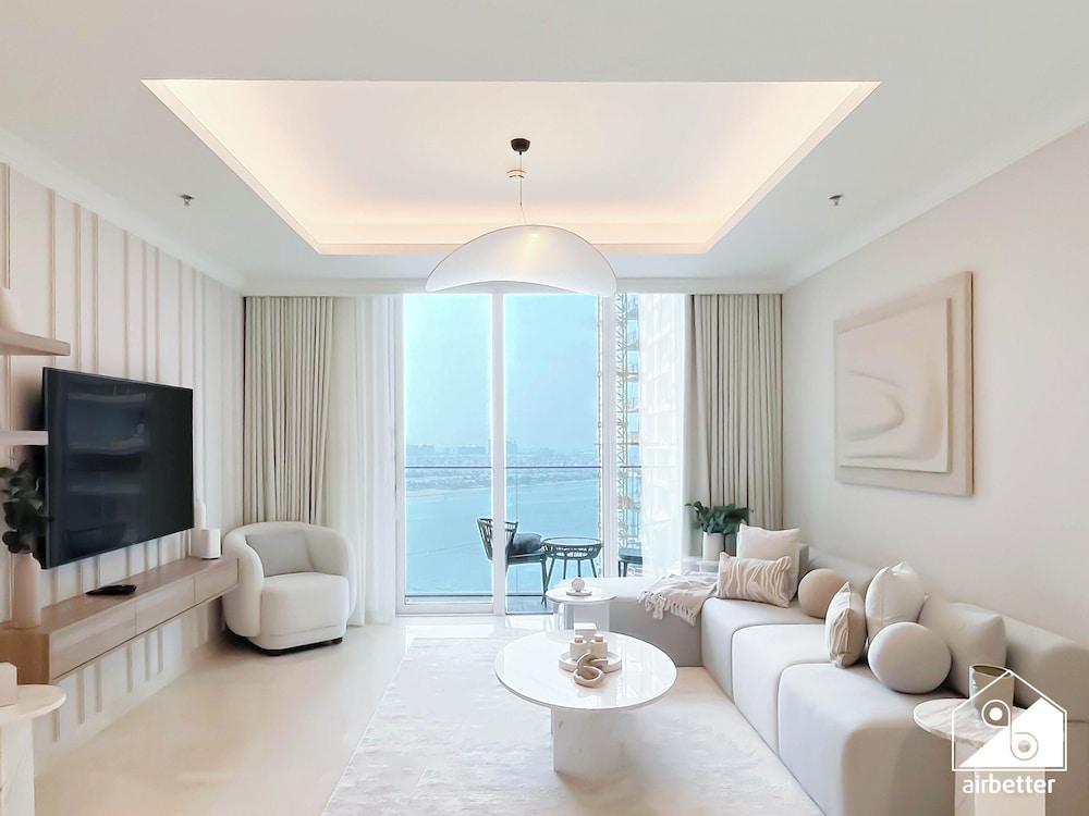Luxury Beachfront Stay Palm Jumeirah - Tap to explore photos