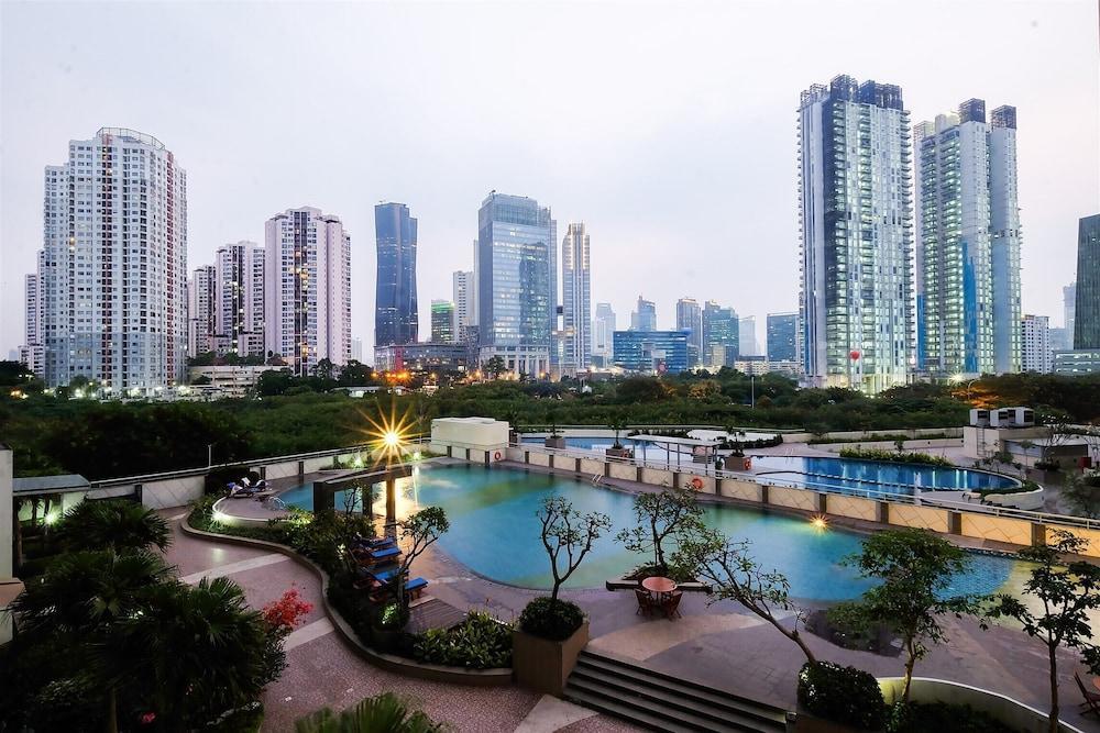 Stunning And Comfortable 2Br At The Wave Kuningan Apartment - Tap to explore photos