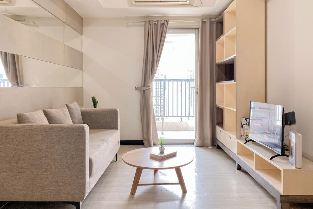 Stunning And Comfortable 2Br At The Wave Kuningan Apartment - Tap to explore photos
