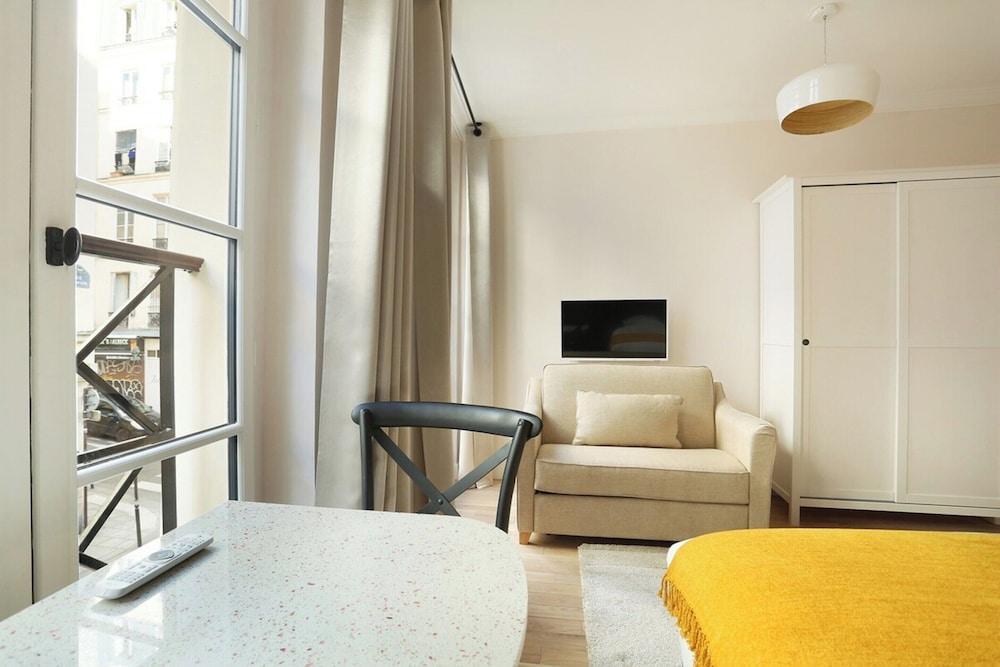Charming and new Studio in Heart of Paris - Tap to explore photos