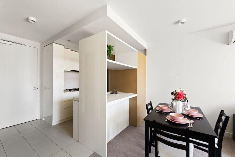 A Comfy 2BR Apt Near Melbourne Central, City Views - Tap to explore photos