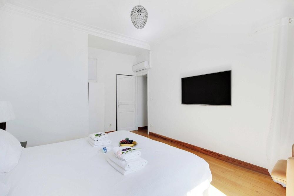 Fancy Apartment - 2br/6p - Canal Saint-martin - Tap to explore photos