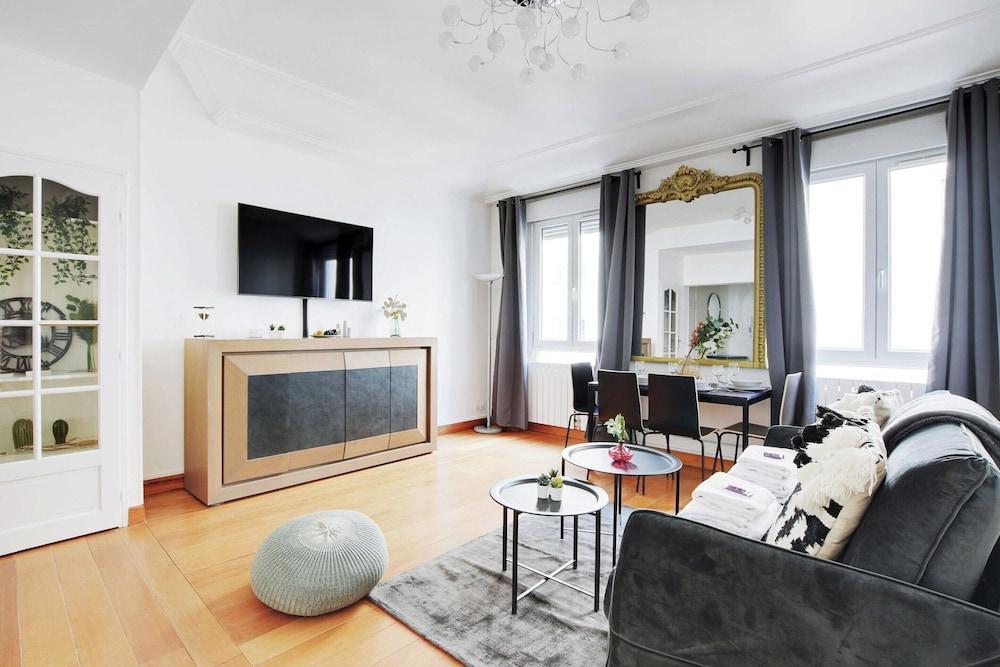 Fancy Apartment - 2br/6p - Canal Saint-martin - Tap to explore photos