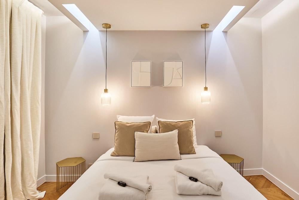 Sublime AC Apartment - Champs Elysees - Tap to explore photos