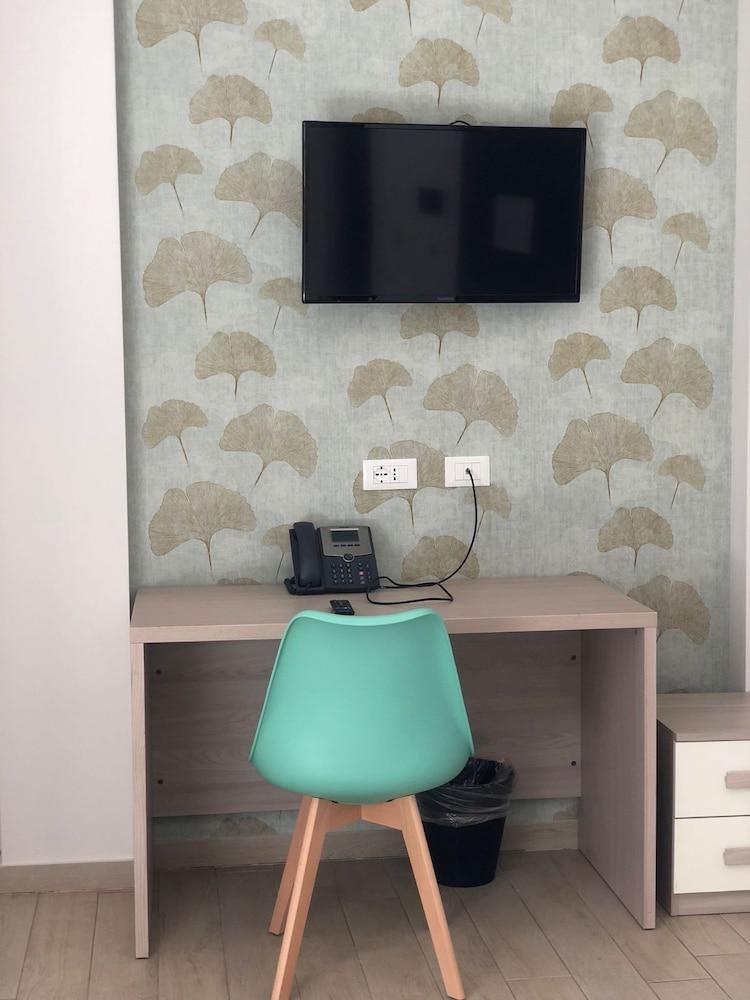 Aurelia Vatican Suites - Tap to explore photos
