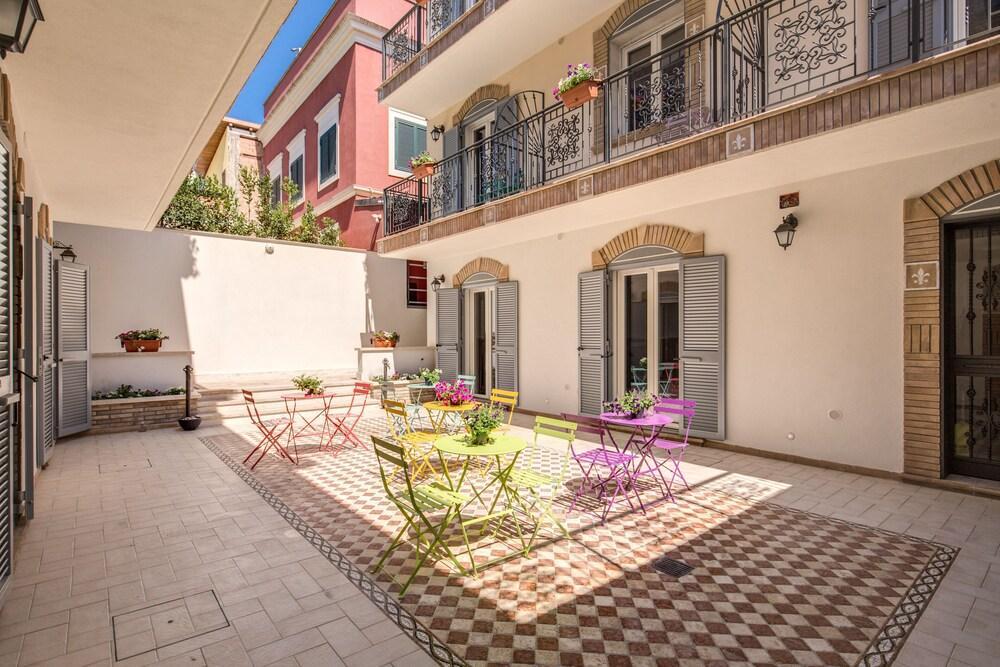 Aurelia Vatican Suites - Tap to explore photos