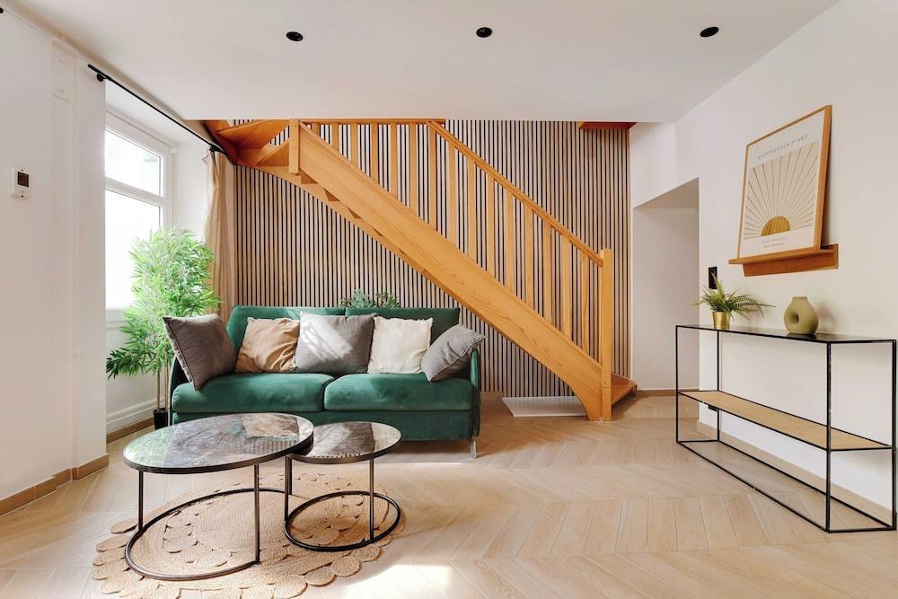 Eclectic Apartment - 2br/6p - Pl. Republique - Tap to explore photos