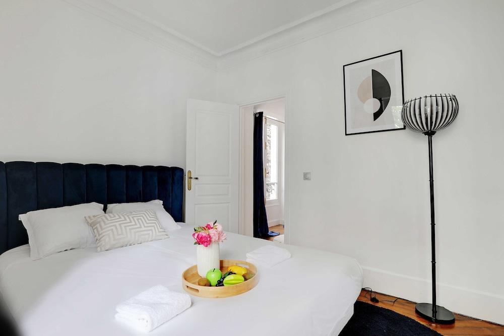 Magnificent Apartment - 1br/4p - Batignolles - Tap to explore photos