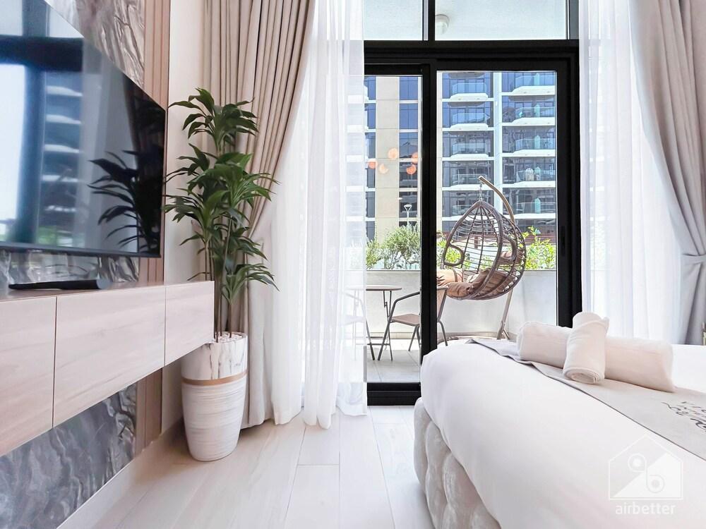 Elegant Studio With Balcony on the Riviera Dubai - Tap to explore photos