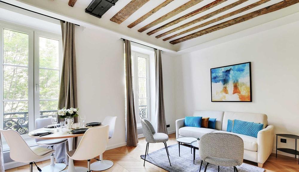 Magnificent Apartment in Le Marais - Tap to explore photos