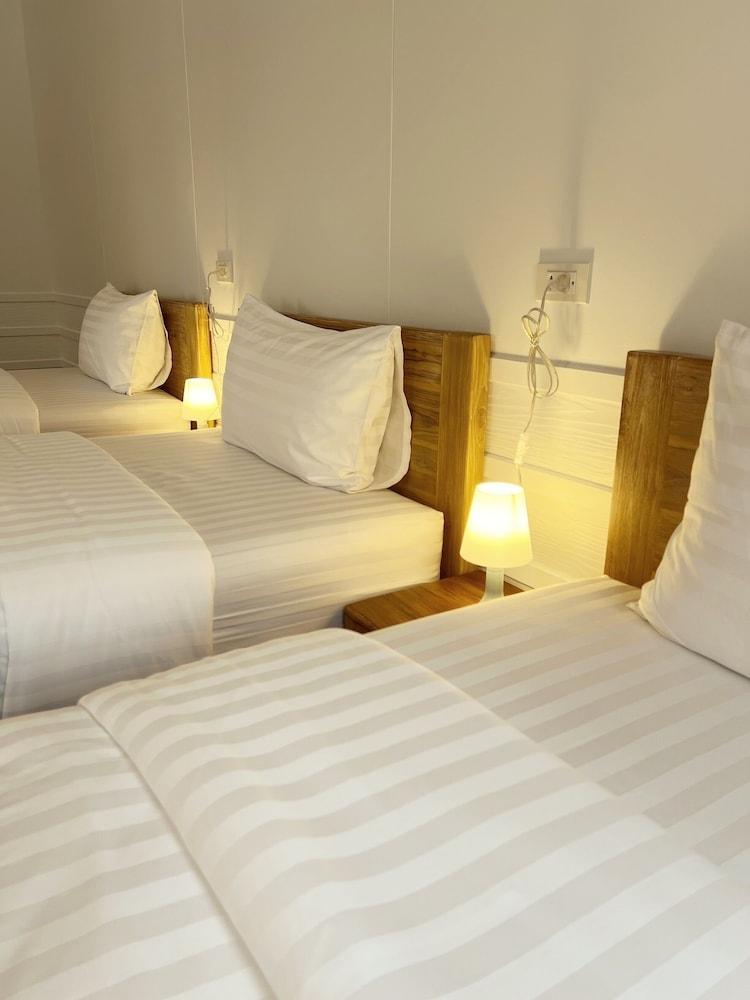 Ausamlor Guesthouse Room Type - Deluxe Triple Room