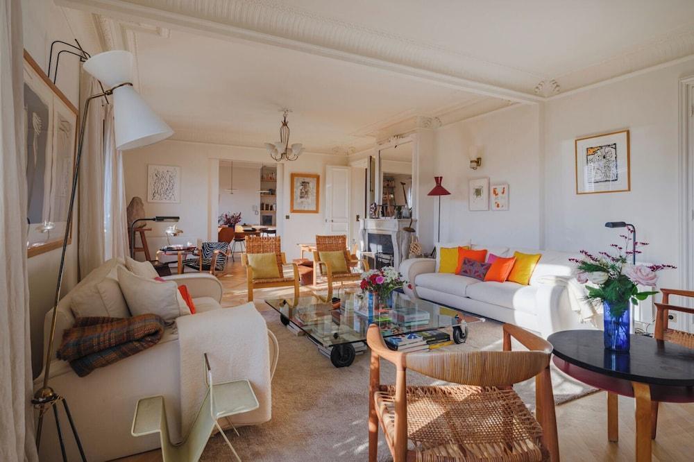 Paris St Germain Loft Residence - Tap to explore photos