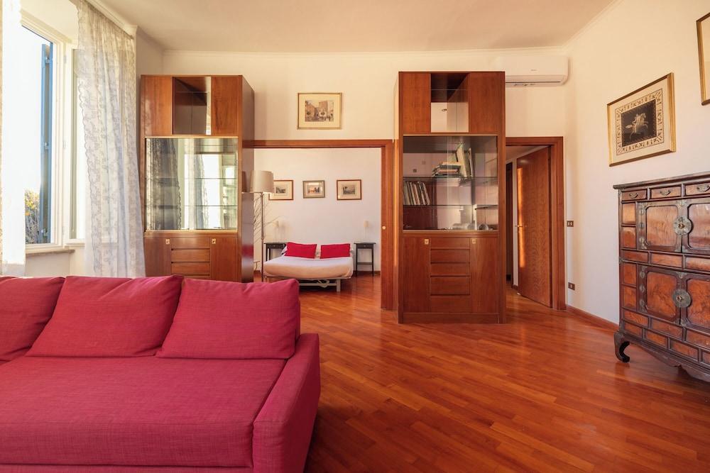Esquilino Lightsome Apartment - Tap to explore photos