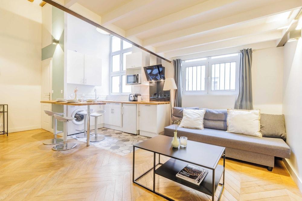 Quiet Apartment 1br/4p - Place des Victoires - Tap to explore photos