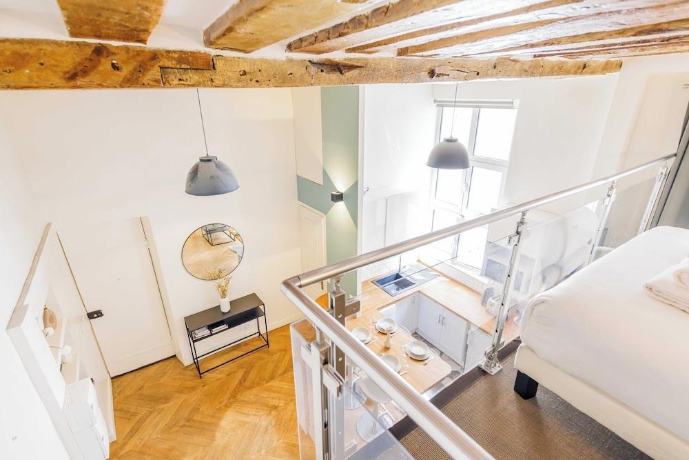 Quiet Apartment 1br/4p - Place des Victoires - Tap to explore photos