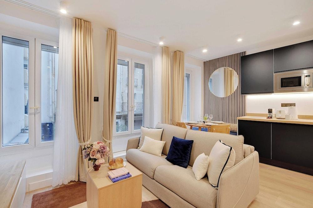 Magnificent Apartment - 2br/4p - Place des Vosges - Tap to explore photos