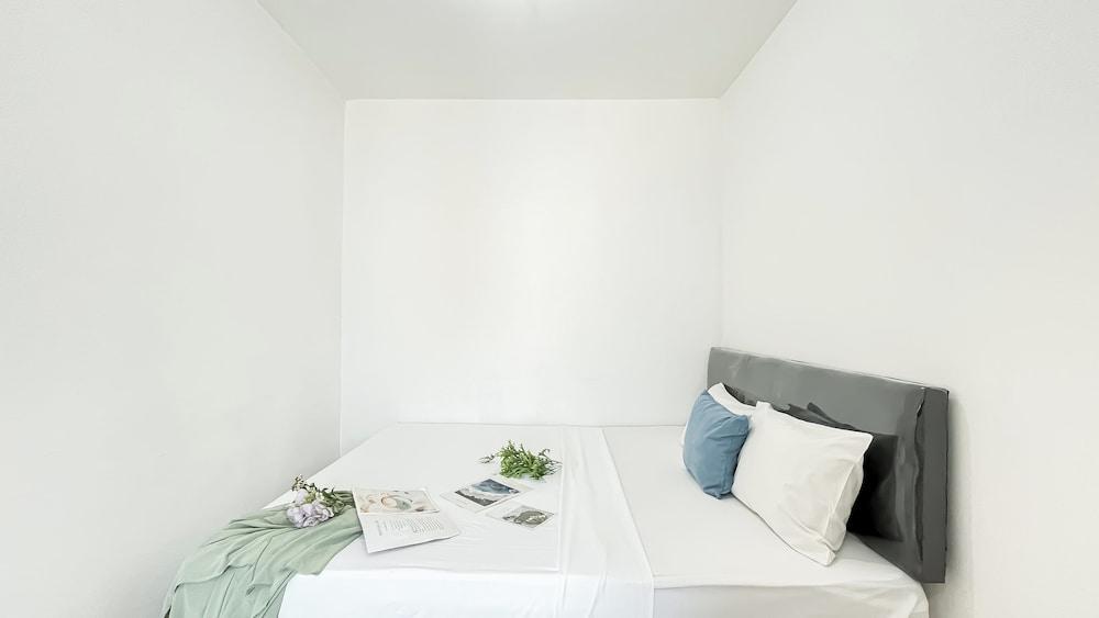 Basic 2Br Apartment At Green Bay Pluit - Tap to explore photos