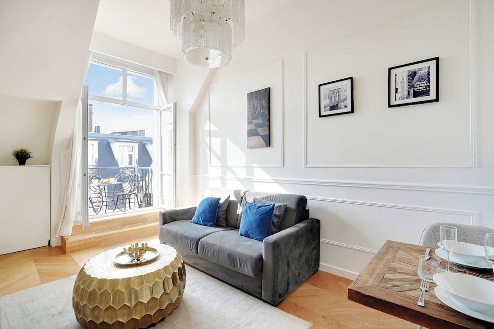 Magnificent Apartment -1br-4p- Champs-elysees - Tap to explore photos