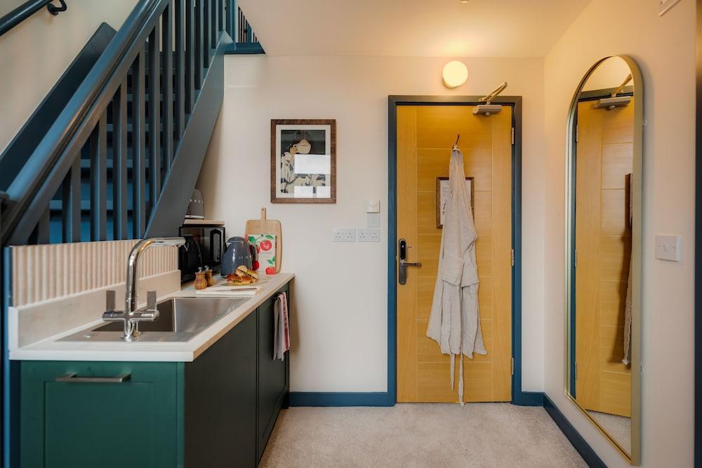 Tower Bridge Road Your Apartment - Tap to explore photos