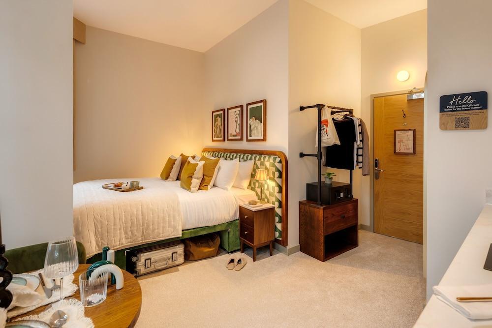 Tower Bridge Road Your Apartment Room Type - Premium Studio