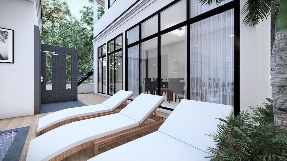supreme villa Pattaya - Tap to explore photos