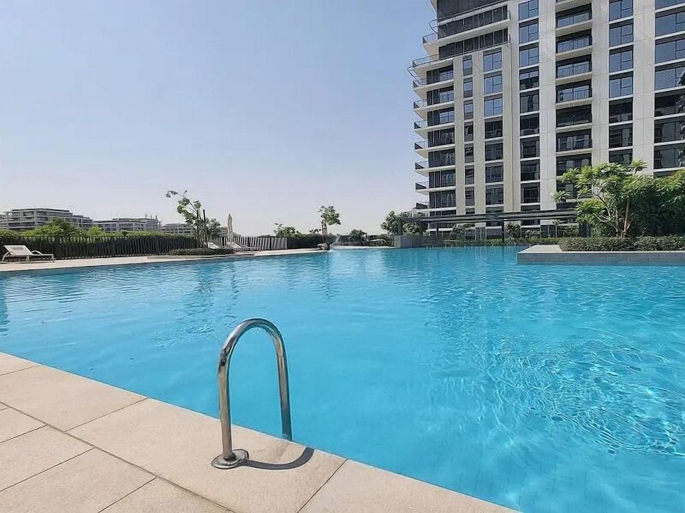 Stylish 1BR in Executive Residence - Tap to explore photos