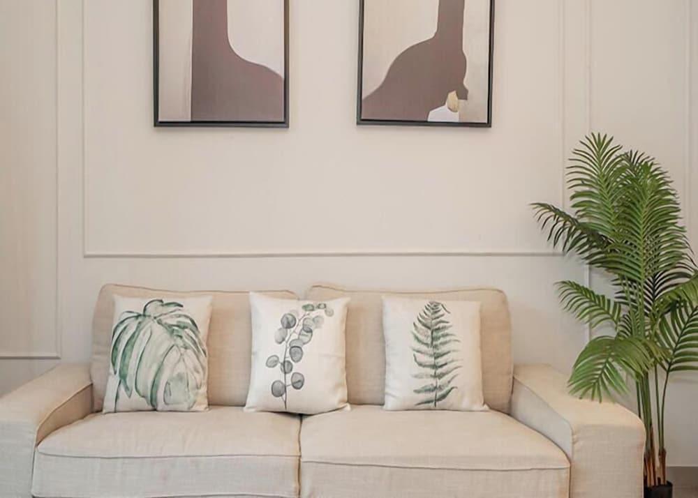 Stylish 1BR in Executive Residence - Tap to explore photos