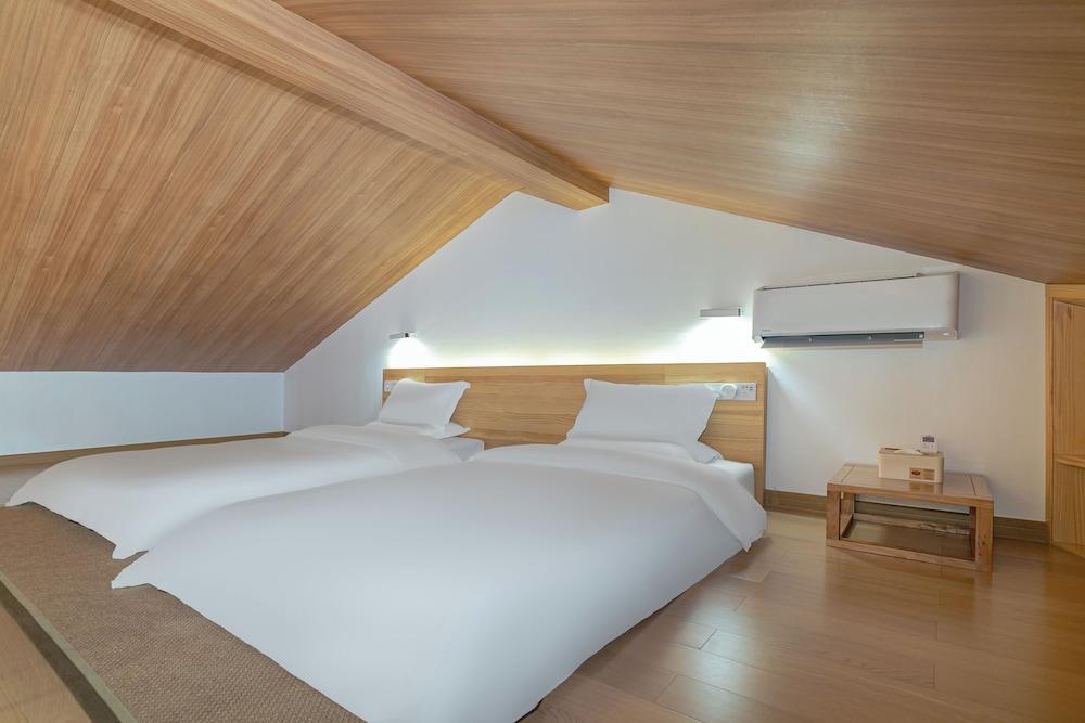Flowing River Hot Spring Resort Room Type - Superior Triple Room