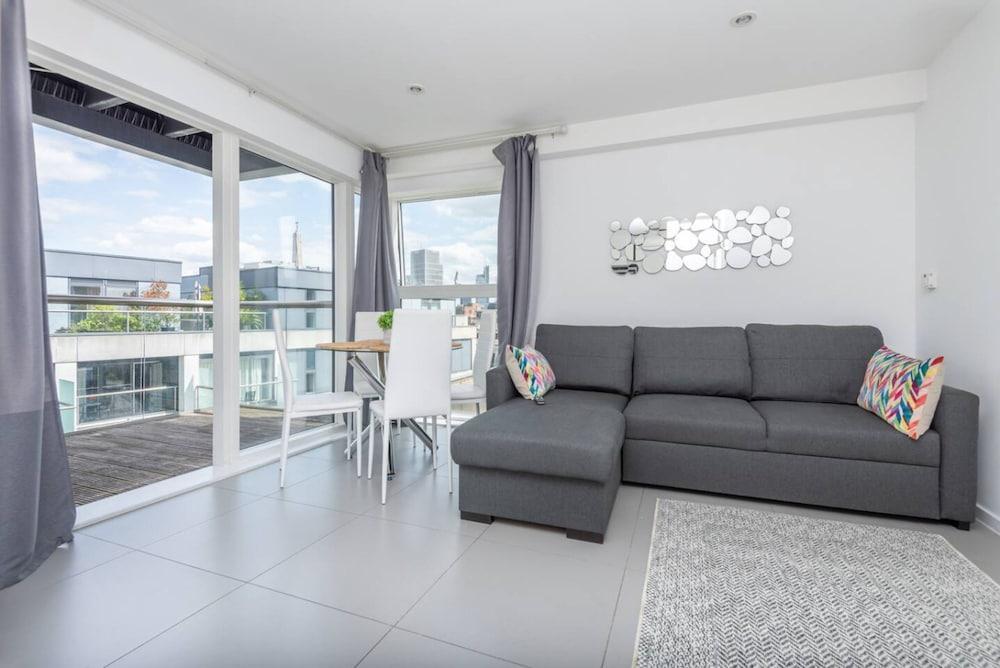 Pet-friendly With Balcony and Shared Garden
