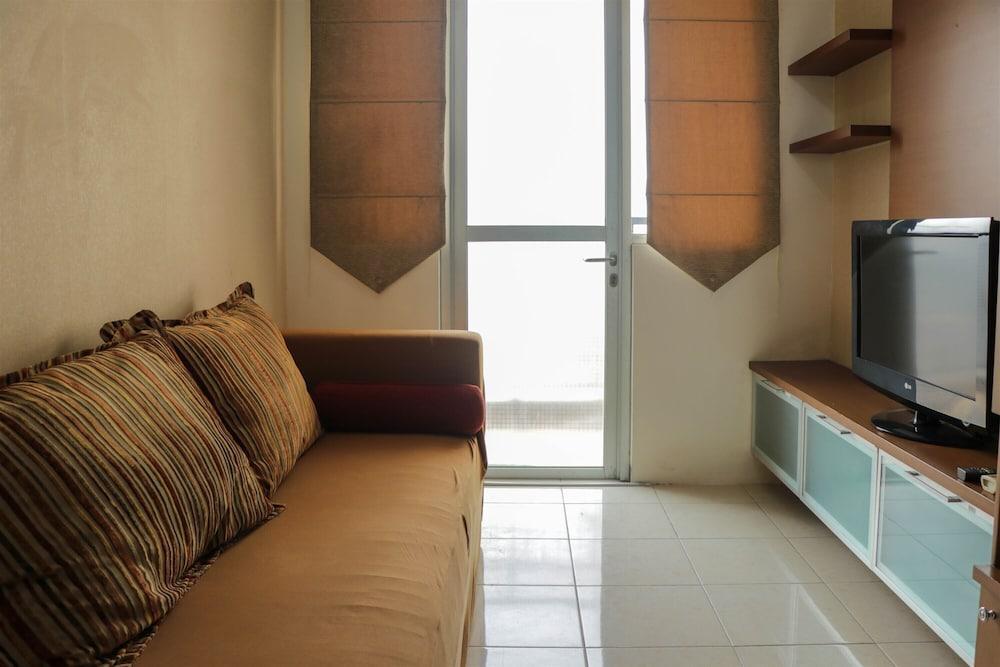Strategic 2Br At Maple Park Sunter Apartment - Tap to explore photos