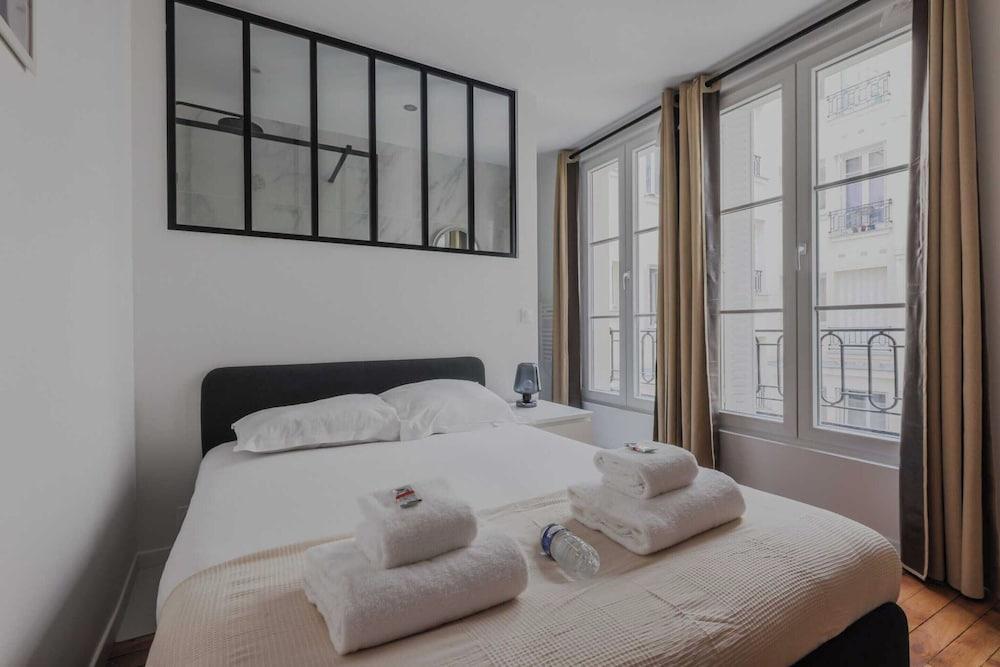Charming Apartment in Montparnasse - Tap to explore photos