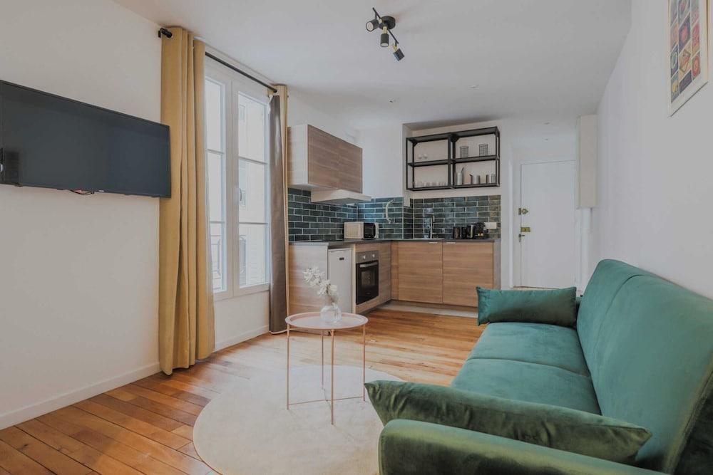Charming Apartment in Montparnasse - Tap to explore photos